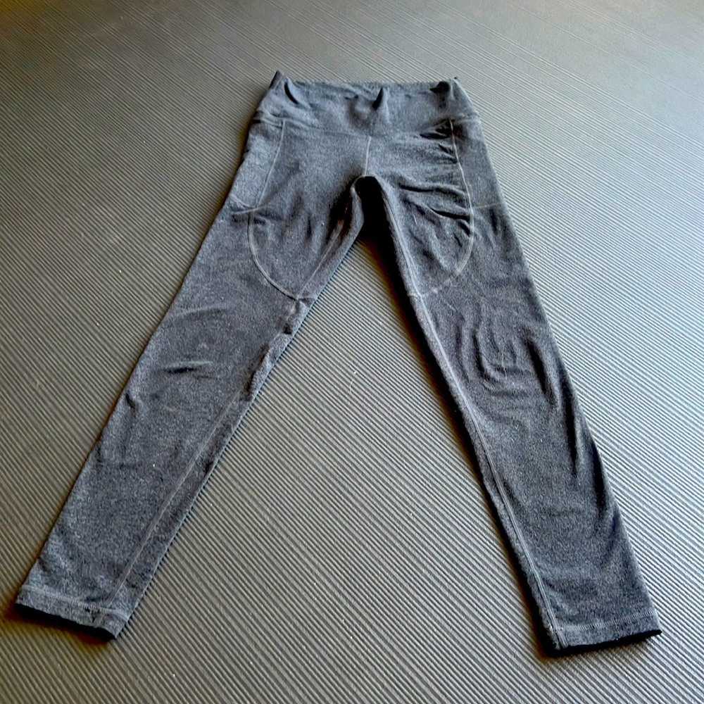Vuori Charcoal yoga pants. Xsmall